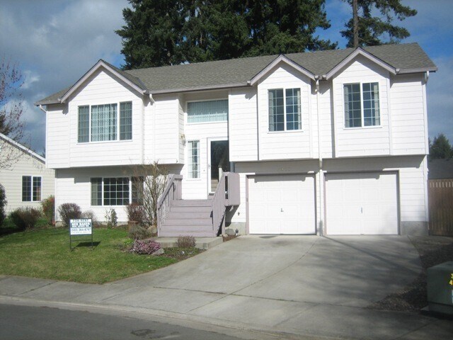 Primary Photo - 4Bd/3Ba Two Story House - Available to View!