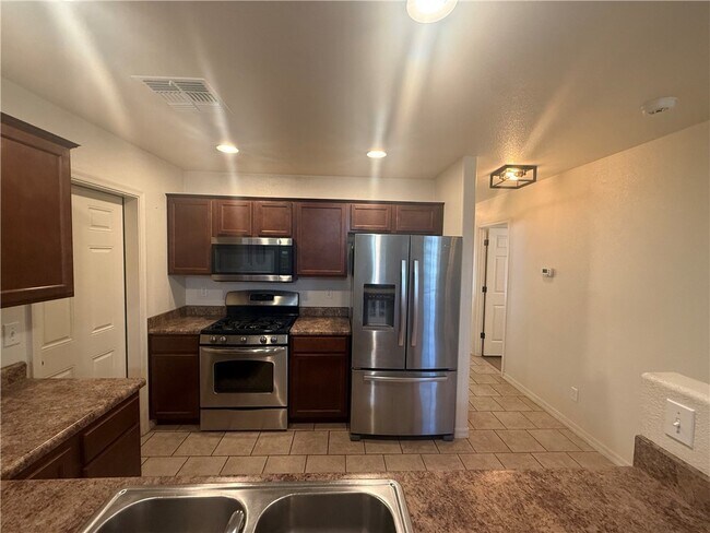 Building Photo - 3144 N Prescott St