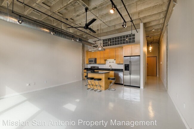 Building Photo - 1331 S Flores St