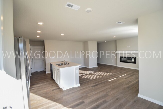 Foto del edificio - 1st Month Free Rent 2 Bedroom 2 Bath Townh...