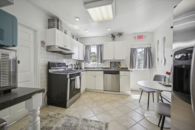Foto del edificio - 4057 Benning Rd NE