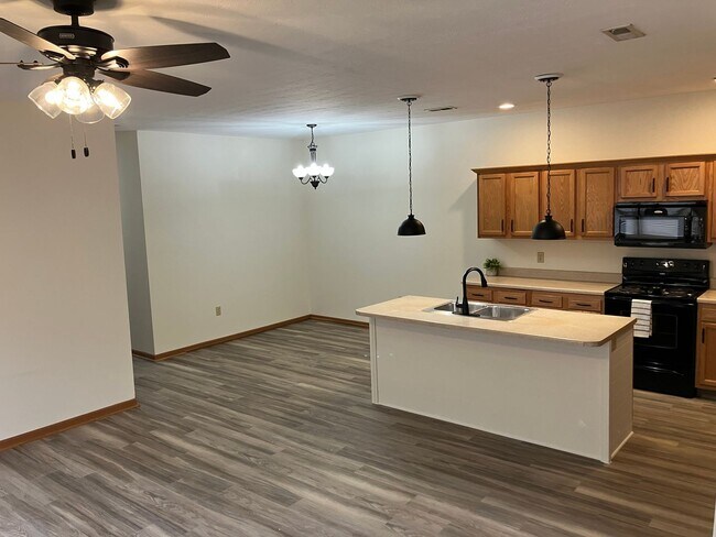 Building Photo - Modern & Spacious 3-Bedroom Ranch Condo – ...