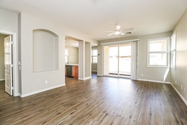 Building Photo - 2216 E Pecan Rd