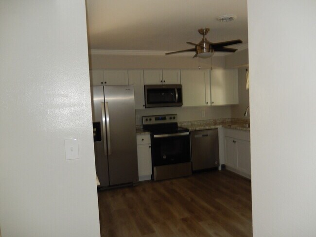 Building Photo - 4759 Oldenburg Ave