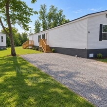 Building Photo - 111 S Cedar Dr