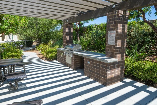 Building Photo - Amazing 3 Bedroom Condo available now! Totally loaded unit, schedule a tour today!