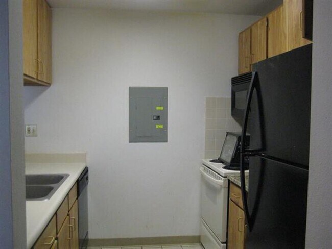 Foto del edificio - Spacious 2 bed 1 bathroom Condominium