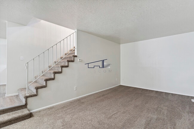 Building Photo - 281 W Pheasantbrook Dr