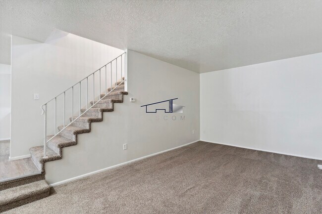 Foto del edificio - 281 W Pheasantbrook Dr