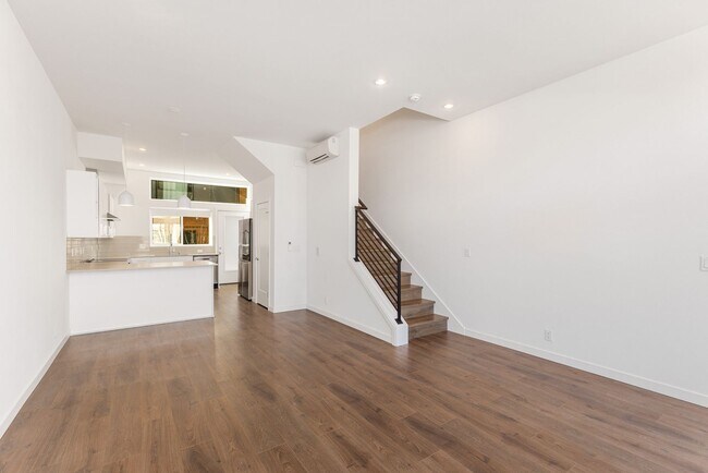Foto del edificio - South Seattle Newer Townhome - Great location and floorplan
