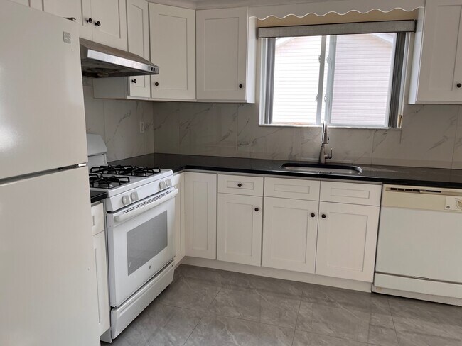 Building Photo - 419 Timber Ridge Dr