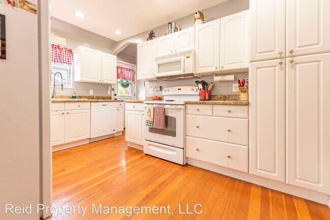 Foto del edificio - 3 br, 2 bath House - 1138 N Rainier Ave