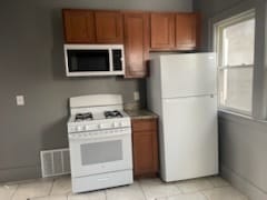 Primary Photo - 25 E Goodell Ave