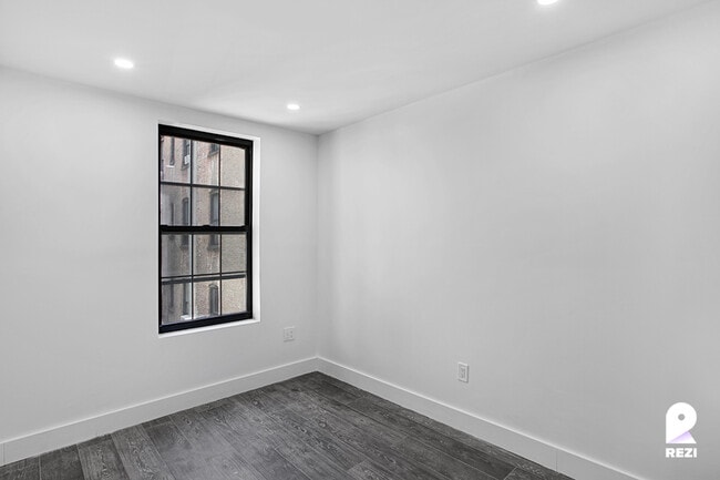 Building Photo - 2153 Amsterdam Ave