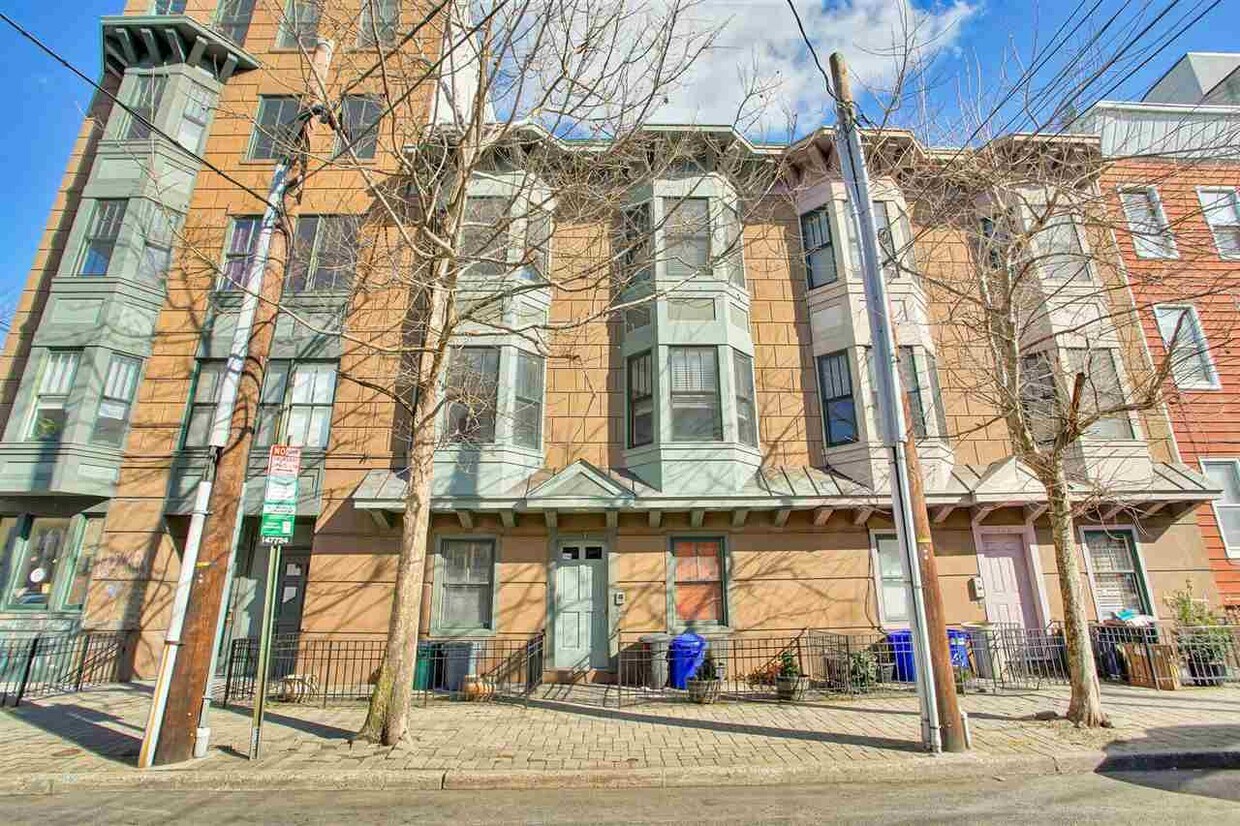 Primary Photo - 131 Jackson St