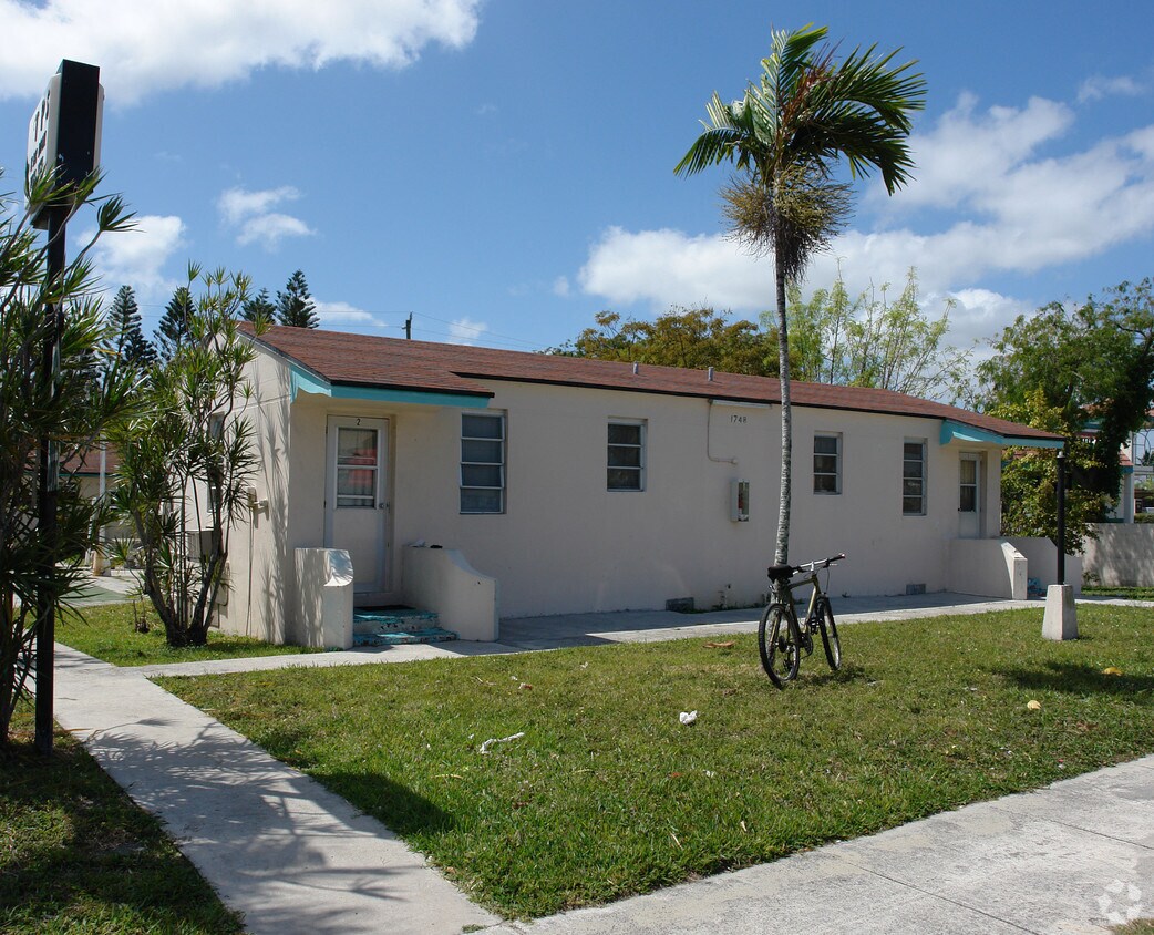 Primary Photo - 1748 Taft St