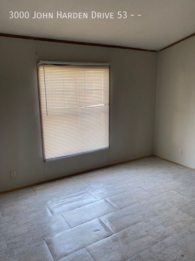 Building Photo - 3000 John Harden Dr