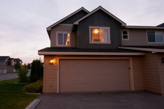 Building Photo - 1635 N Cirque Ln