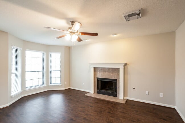 Building Photo - 501 Hunters Ln
