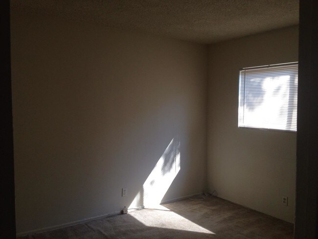 Foto del edificio - 24816 Newhall Ave