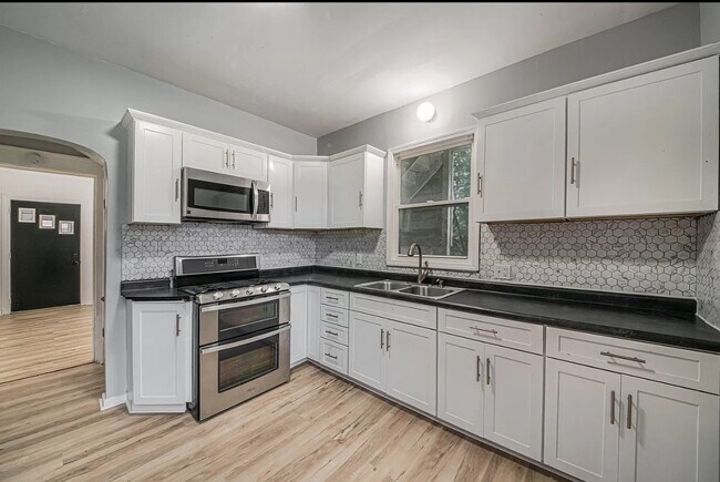 Foto del edificio - 801 Henry Ave SE