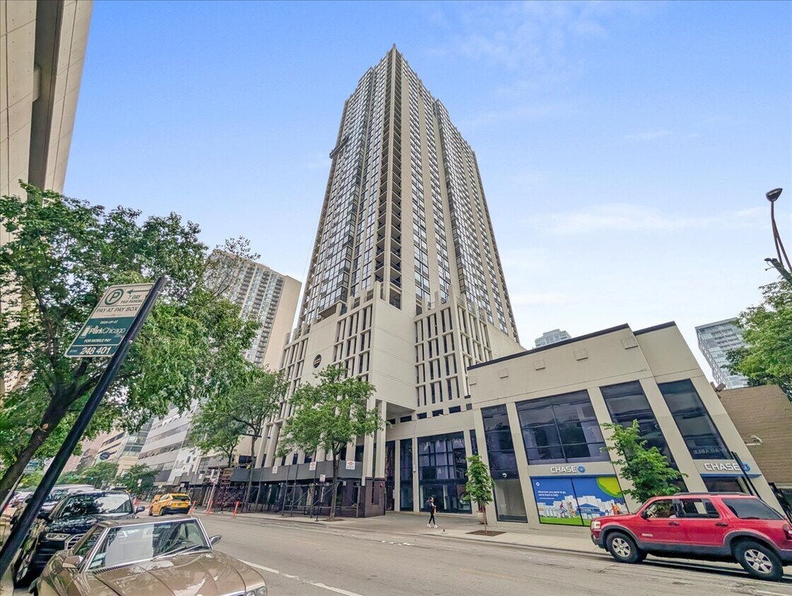 Primary Photo - 1122 N Clark St