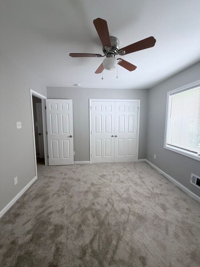 Foto del edificio - Newly Renovated 2-Bedroom Townhouse in a Prime Location!