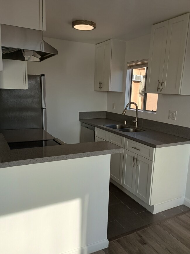 Building Photo - Hollywood Villa Apartments