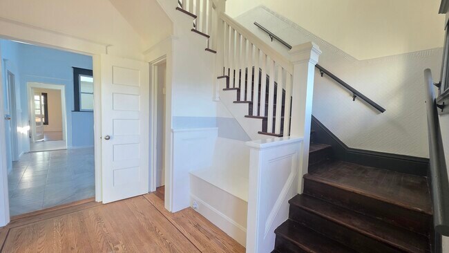 Foto del edificio - 1590 Underwood Ave