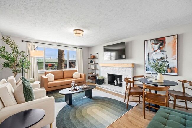 Building Photo - Trendy 2B/1B Unit C I Near Gonzaga/WSU/EWU & 5 Hospitals I Pet Friendly