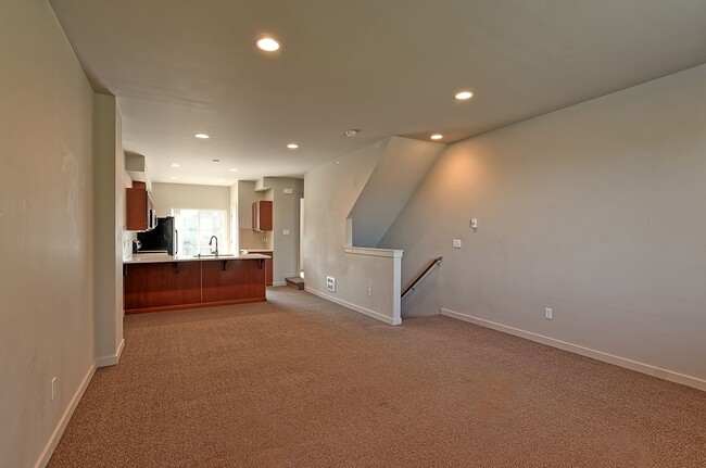 Building Photo - Northlake Court - 3 Bdrm Townhome Avail Now!