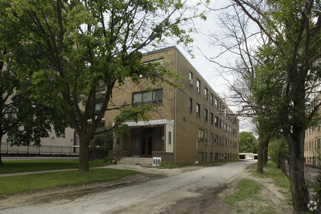 Building Photo - 680 Sheppard Ave E