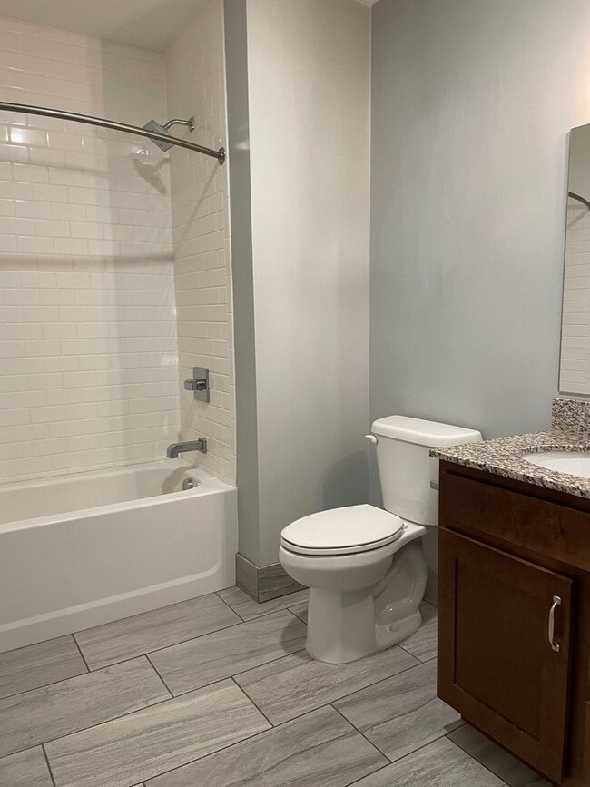 Interior Photo - Oak Knitting Mill Apartments – Franklin Square Available
