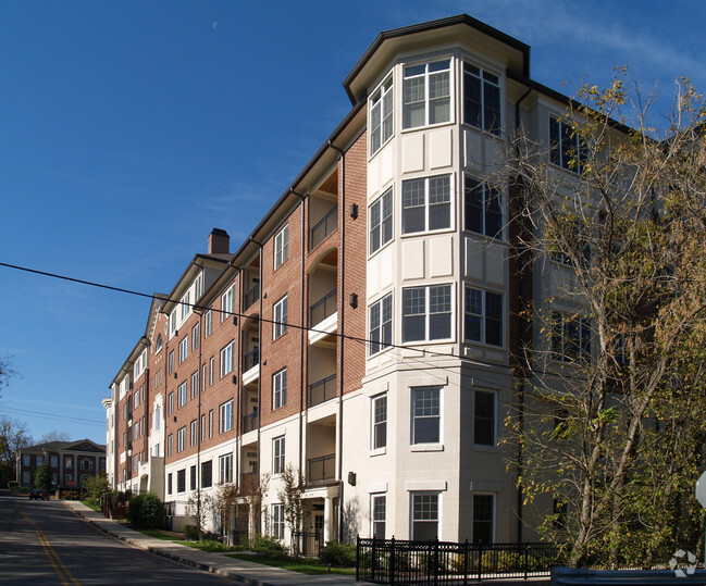 Building Photo - Belle Meade Court