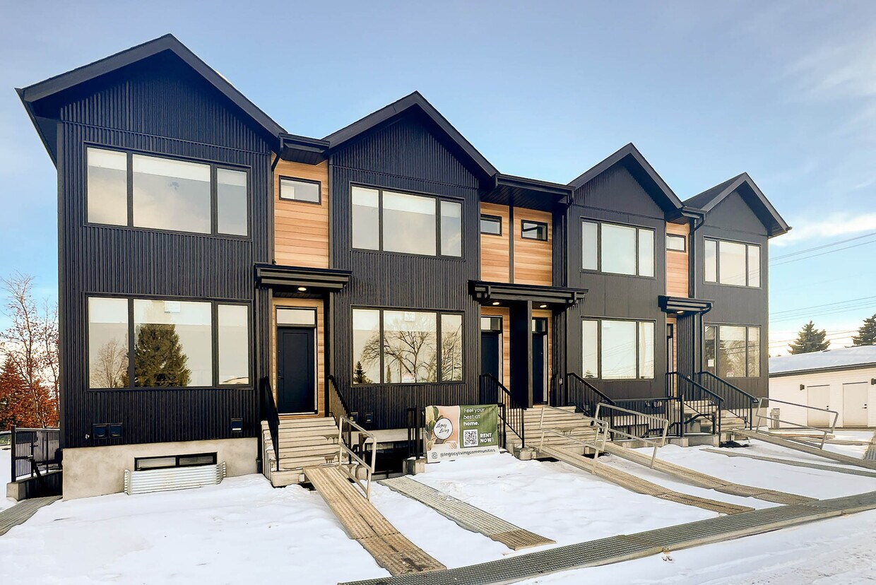 Photo principale - 15307-15394 94 Ave NW