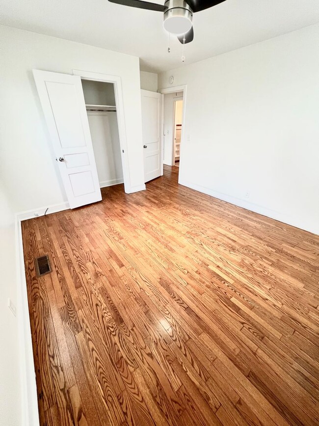 Building Photo - Madison Stunner! 3 Bed 2 Bath House W/ Fen...