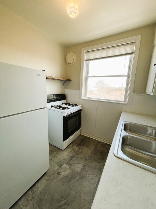 Foto del edificio - 4960 Fyler Ave