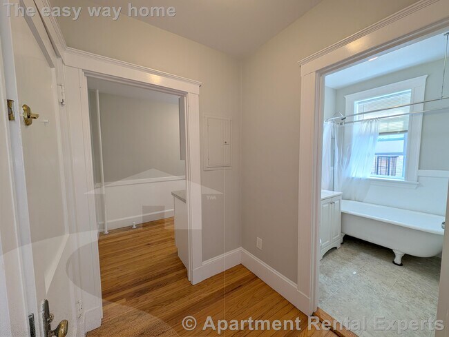 Foto del edificio - 156-158 Summer St Unit #206