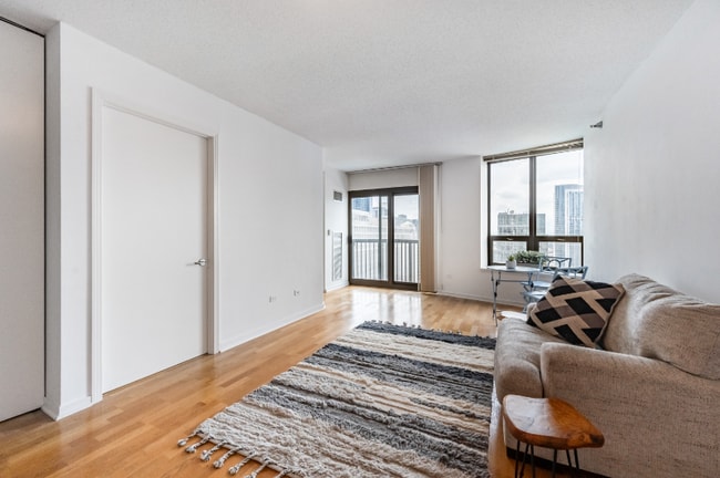 Building Photo - 400 N La Salle Dr