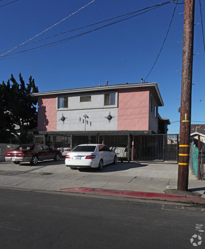 Building Photo - 1131 Kenmore Ave
