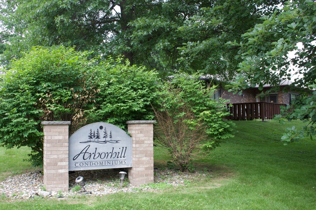 Arborhill Condominiums - 2710 E Washington St