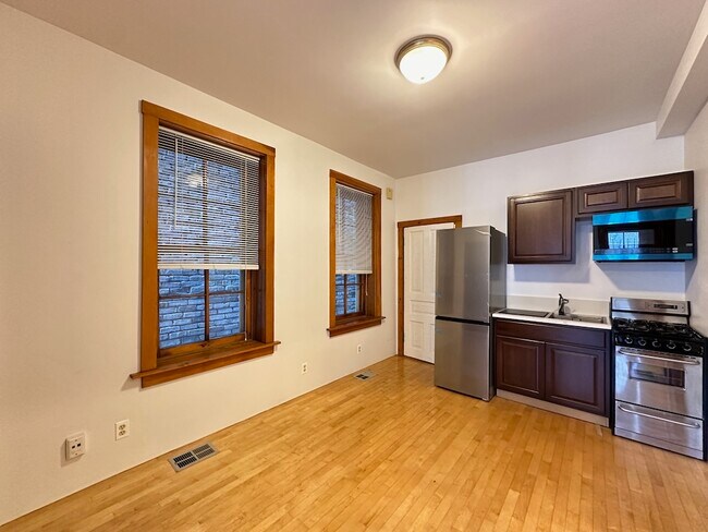 Building Photo - 1425 N Bosworth Ave