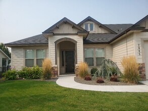 Building Photo - 2005 N Azurite Dr
