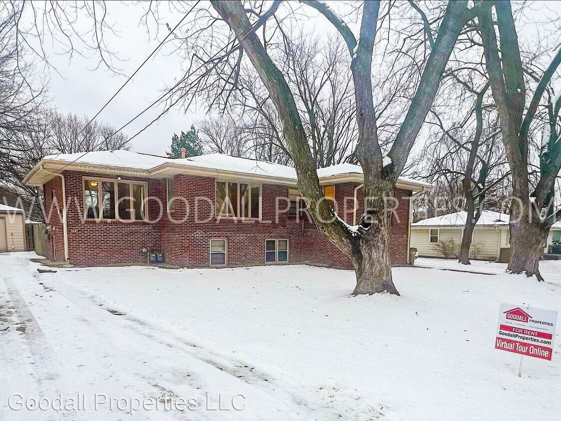 1647 NW 81st St, Clive, IA 50325 House Rental in Clive, IA