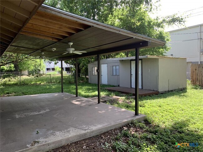Building Photo - 615 Bishop Dr