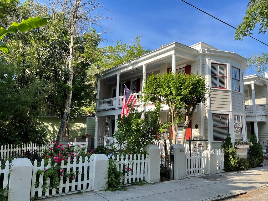 Building Photo - 166 Tradd St