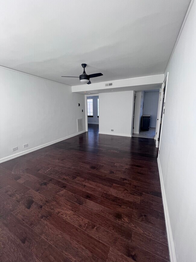 Living room - 1700 N Elm St