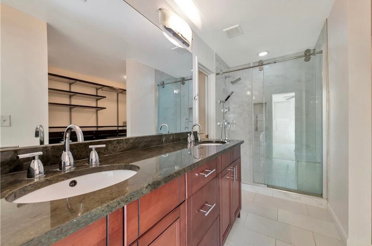 Foto principal - 244 13th St NE
