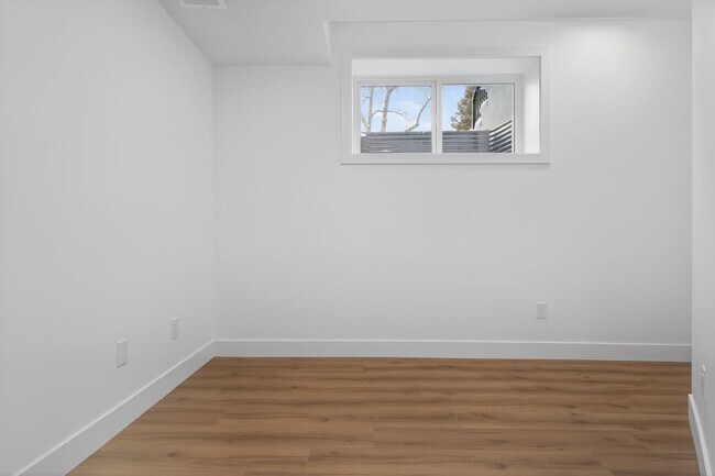 Photo du bâtiment - Basement -  4603 21 Ave NW