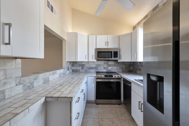 Building Photo - Arizona Biltmore Links Golf Course Condo n...